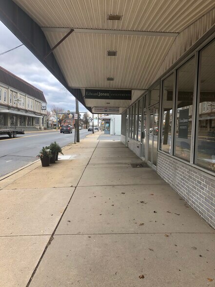 More Photos Of 29-33 E Main St, Palmyra General Retail For Lease