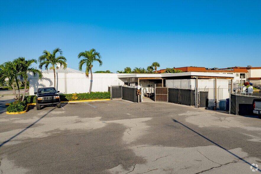 More Photos Of 631 Northlake Blvd, North Palm Beach Marina For Sale