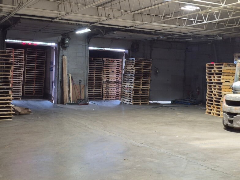 More Photos Of 720 New Haven Ave, Aurora Manufacturing For Lease