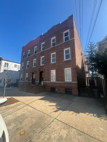 More Photos Of 8801 107th St, Richmond Hill Apartments For Sale