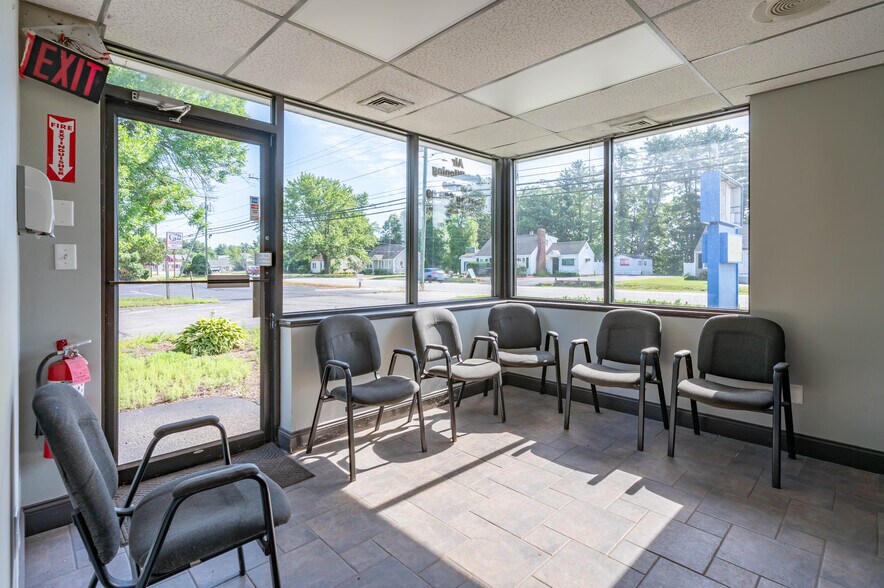 More Photos Of 386 Daniel Webster Hwy, Merrimack Auto Repair For Lease