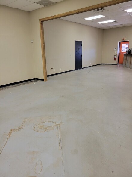 More Photos Of 5510 N Highway 81, Enid Warehouse For Lease