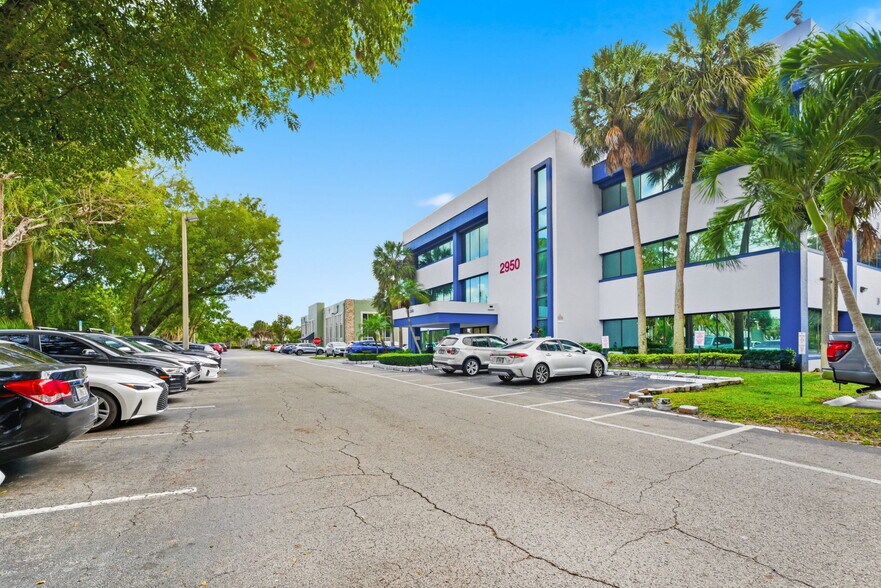 More Photos Of 2950 W Cypress Creek Rd, Fort Lauderdale Office For Lease