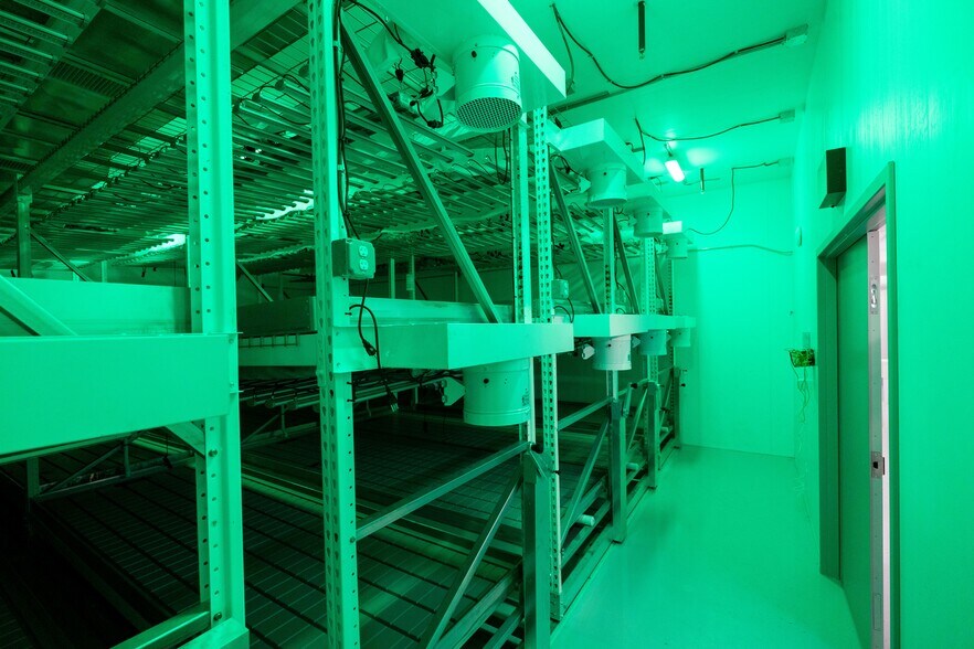 More Photos Of 2640-2642 Princess St, Inkster Warehouse For Sale