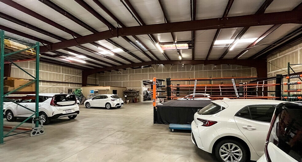 More Photos Of 96 S West Ave, Fresno Warehouse For Lease