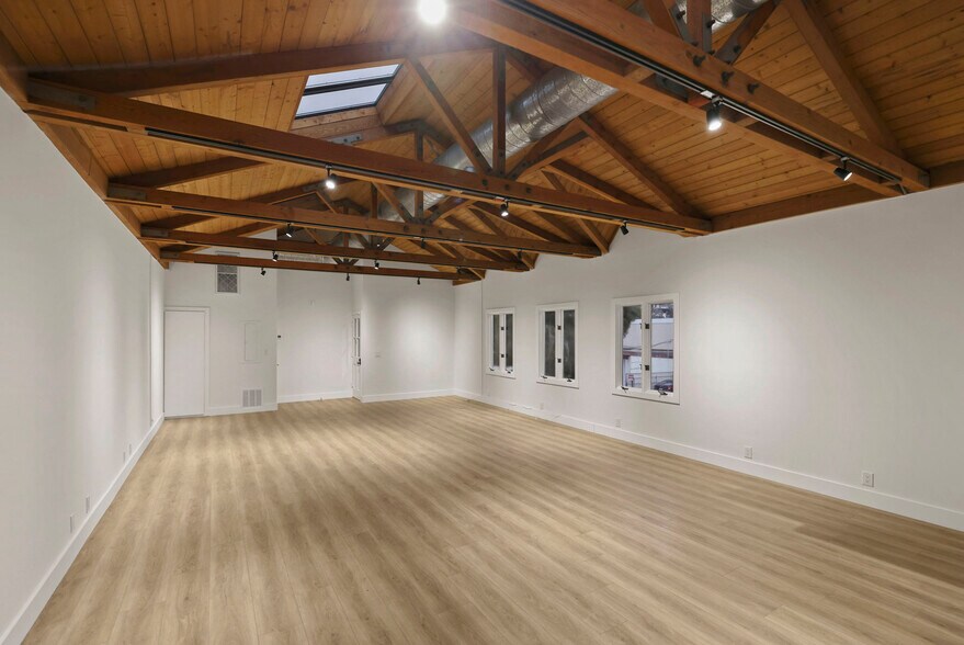 More Photos Of 2436 W Coast Hwy, Newport Beach Office For Lease