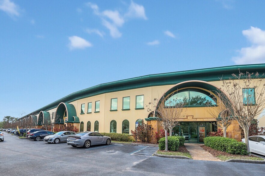 More Photos Of 6881 Kingspointe Pky, Orlando Business Park For Lease