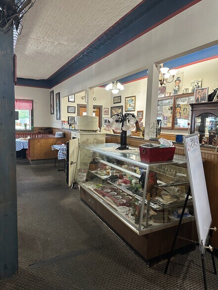 More Photos Of 108 N Phelps St, Decatur General Retail For Sale