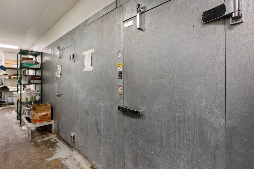 More Photos Of 1296 N Ferdon Blvd, Crestview Restaurant For Sale