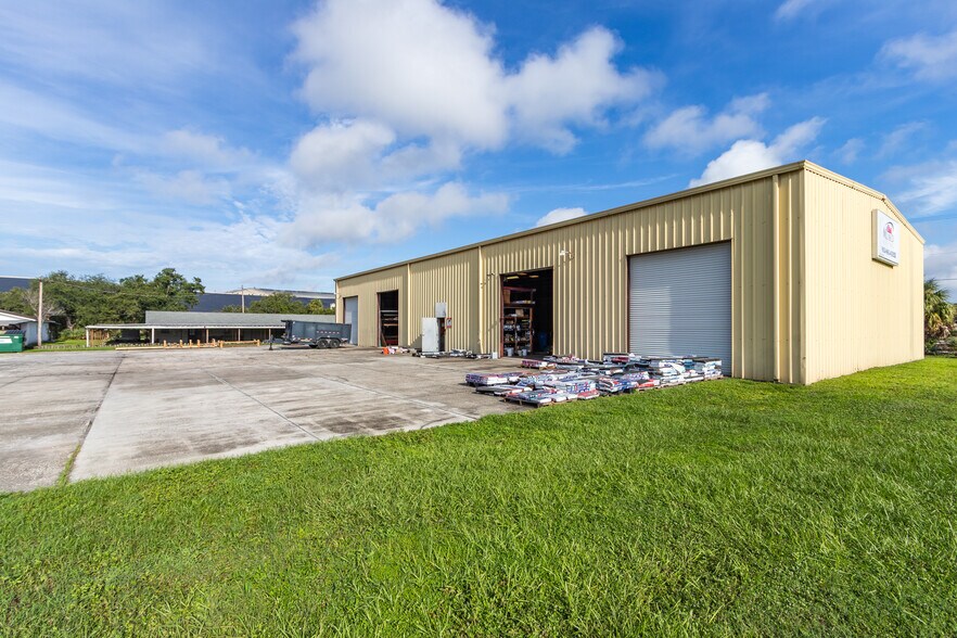 More Photos Of 6901 S 78th St, Riverview Warehouse For Lease