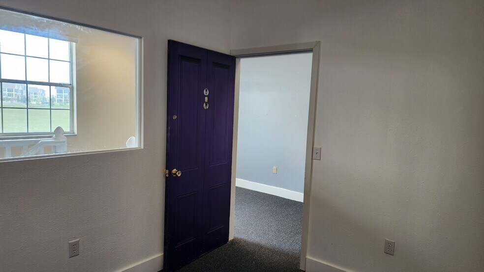 More Photos Of 43344 Highway 27, Davenport Coworking Space