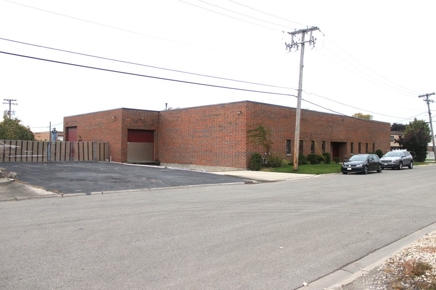 More Photos Of 3078-3080 W Soffel Ave, Melrose Park Distribution For Lease