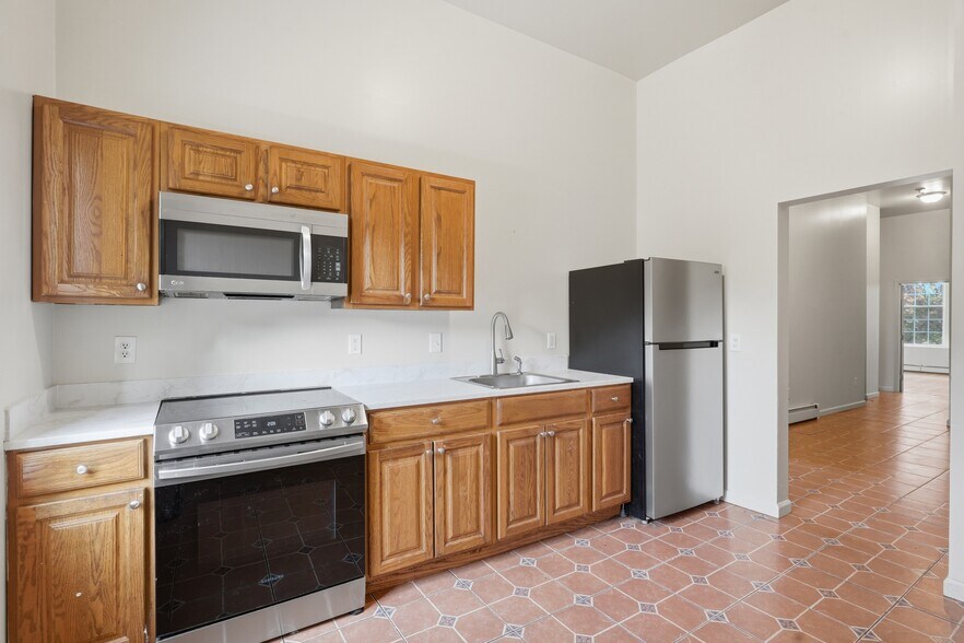 More Photos Of 10 Eastman Ter, Poughkeepsie Apartments For Sale