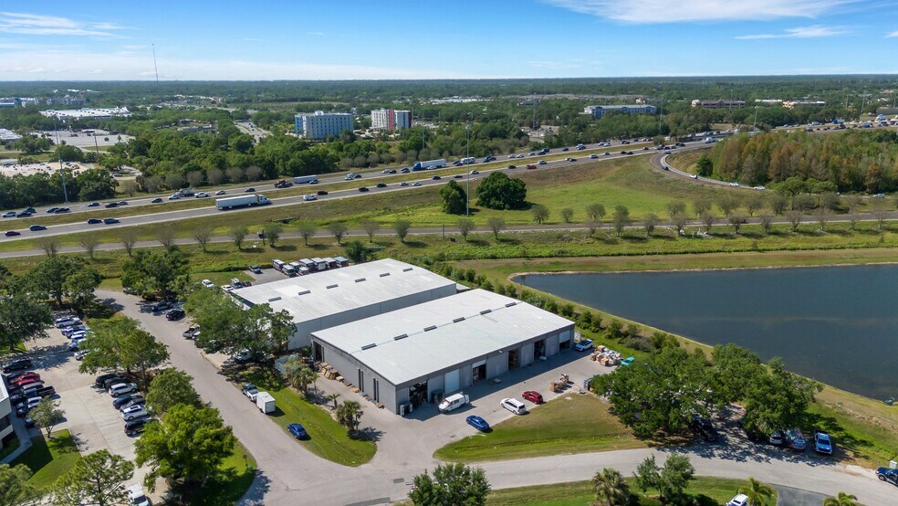 More Photos Of 215 Interstate Blvd, Sarasota Warehouse For Sale