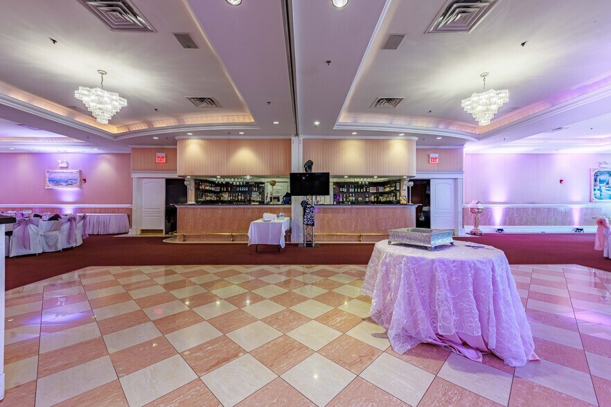 More Photos Of 3237 S Harlem Ave, Berwyn Specialty For Sale