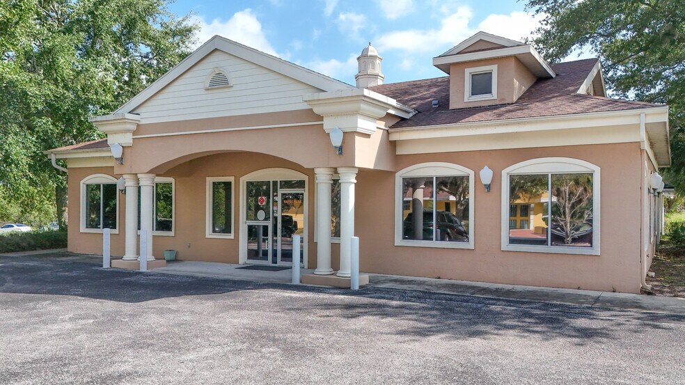 Primary Photo Of 1801 Salk Ave, Tavares Medical For Sale