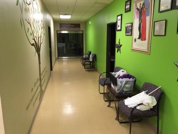 More Photos Of 201 Executive Way, DeSoto Showroom For Lease