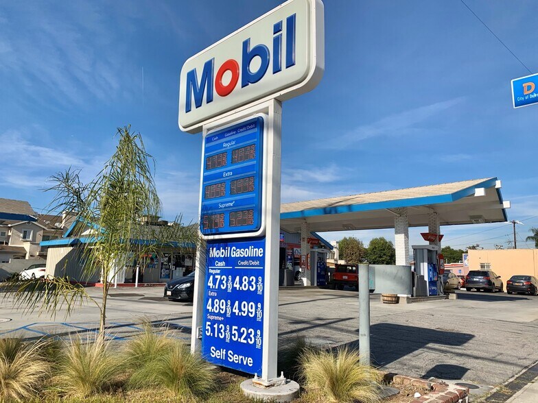 More Photos Of 11861 Paramount Blvd, Downey Service Station For Sale