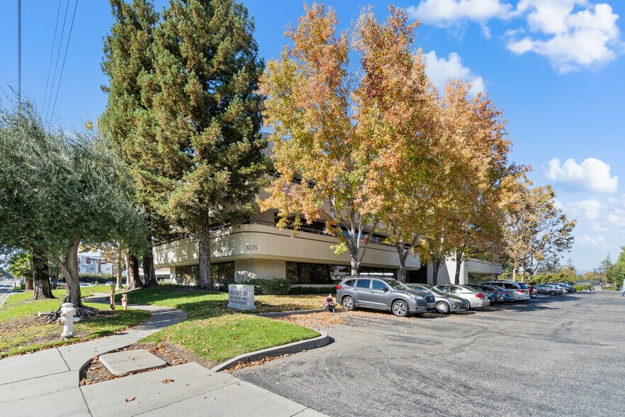 More Photos Of 3235 Kifer Rd, Santa Clara Office For Sale