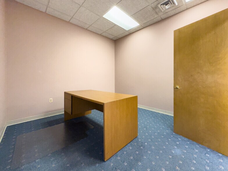 More Photos Of 358-360 E Center St, Manchester Office For Lease