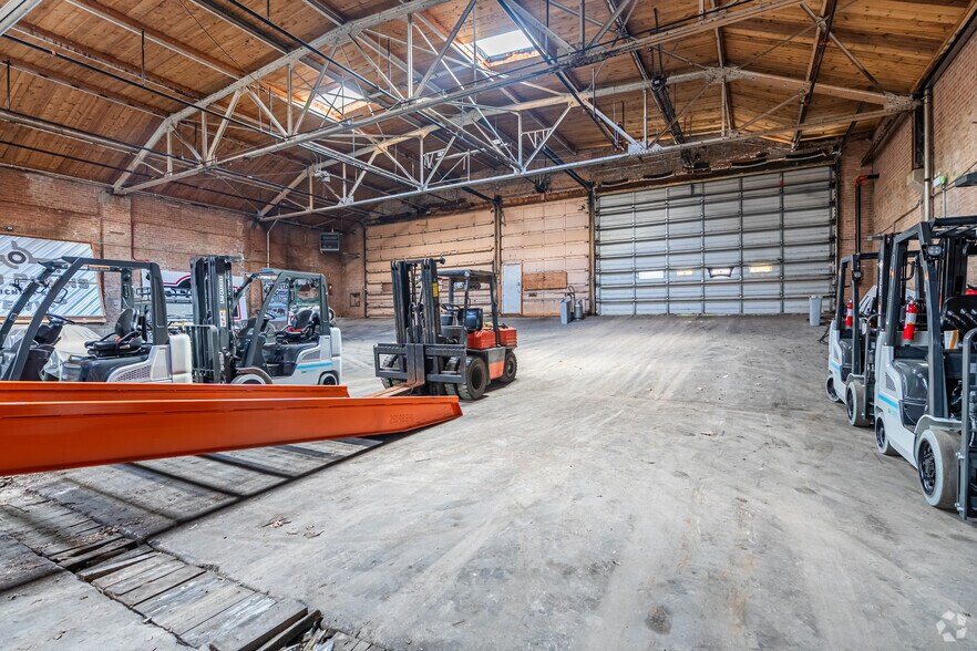 More Photos Of 4130-4150 S Wabash Ave, Chicago Manufacturing For Sale