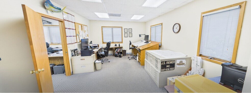 More Photos Of 804 Roundabout, West Dundee Loft Creative Space For Lease