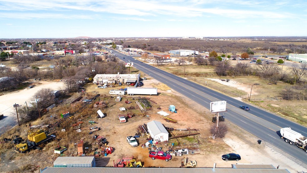 More Photos Of 1902 N Treadaway Blvd, Abilene Showroom For Sale