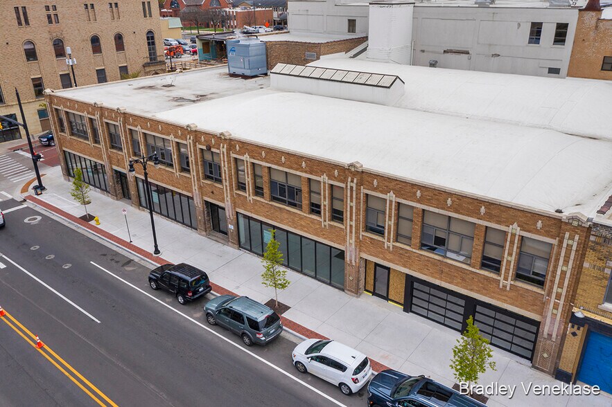 More Photos Of 200 S Division Ave, Grand Rapids Storefront Retail Office For Lease