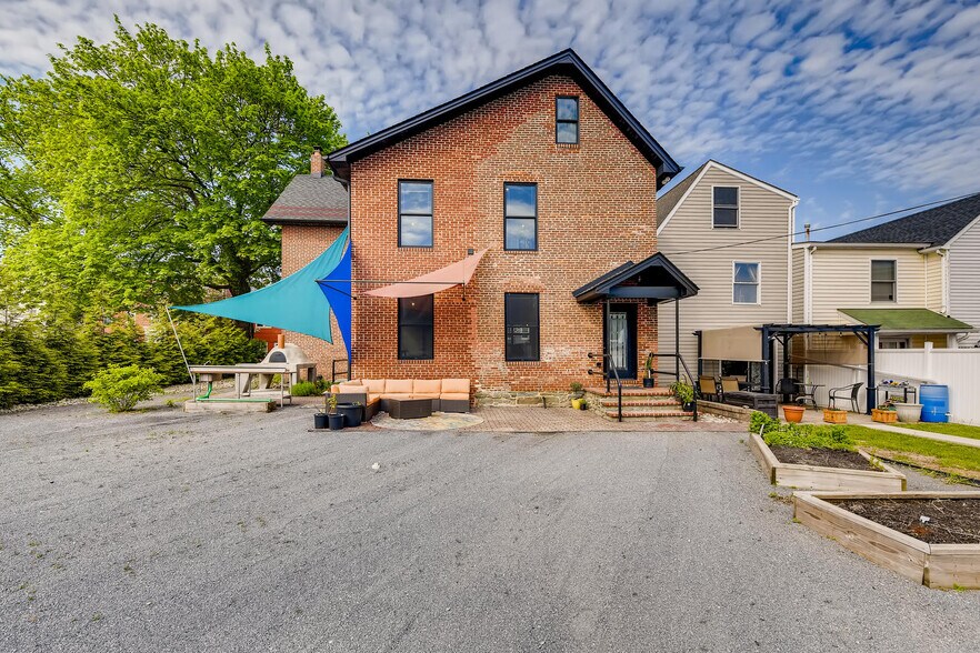 More Photos Of 289 E Main St, Westminster Office Residential For Lease