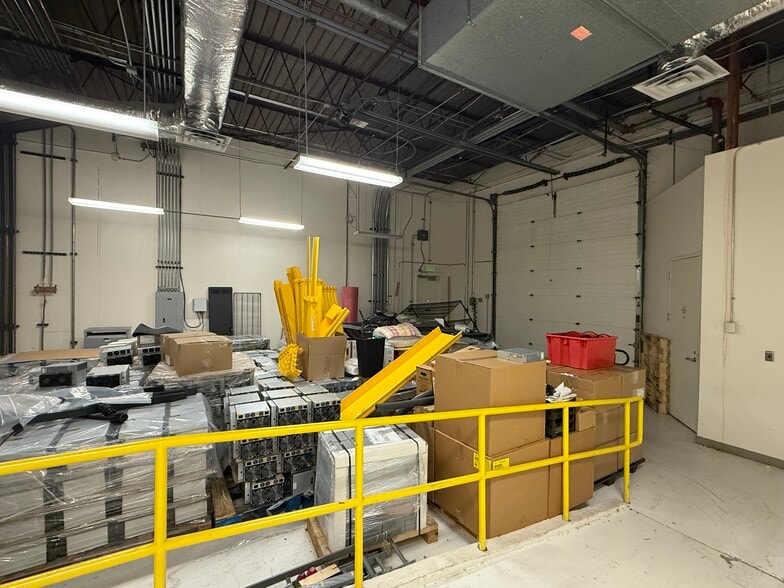 More Photos Of 4407 Alpha Rd, Farmers Branch Industrial For Sale