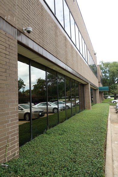 More Photos Of 14515 Briarhills Pkwy, Houston Office For Lease