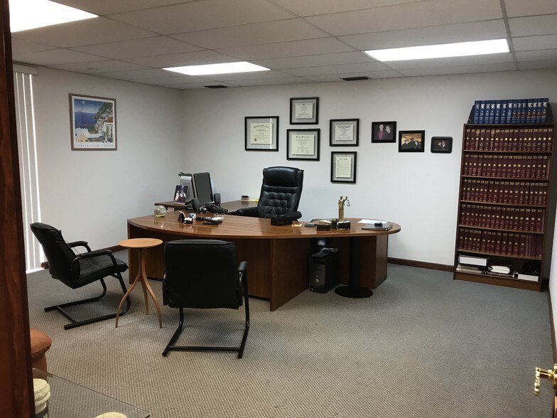 More Photos Of 2739 Hollywood Blvd, Hollywood Office Residential For Lease