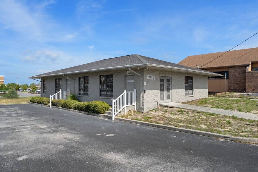 More Photos Of 7125 Mariner Blvd, Spring Hill Medical For Lease