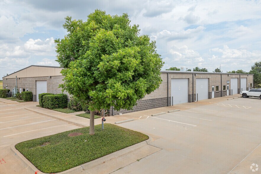 More Photos Of 7308 NW 164th St, Edmond Warehouse For Lease