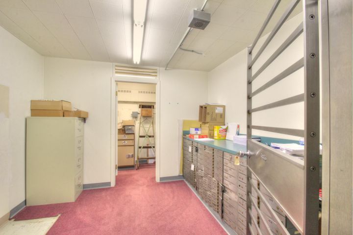 More Photos Of 6586 Center St, Unionville Bank For Sale
