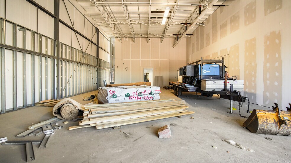 More Photos Of 931-1079 Parsons Rd SW, Edmonton Freestanding For Lease