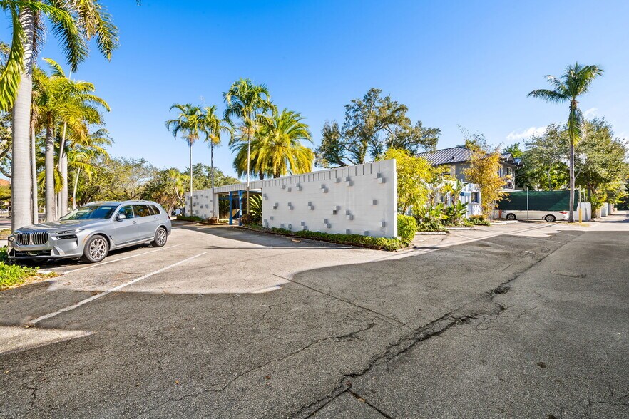 More Photos Of 100 SE 15th Ave, Fort Lauderdale Medical For Lease