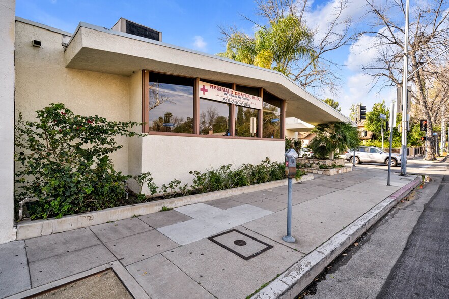 More Photos Of 7257-7259 Owensmouth Ave, Canoga Park Medical For Lease