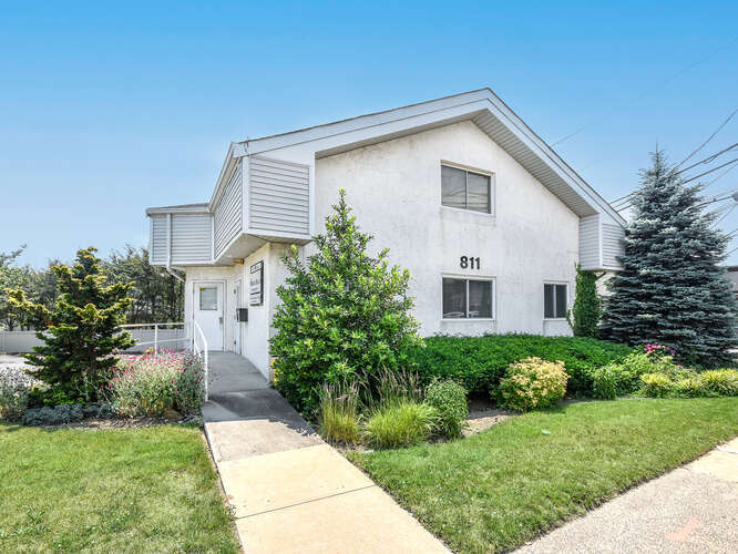 More Photos Of 811 Old Country Rd, Plainview Office Residential For Lease