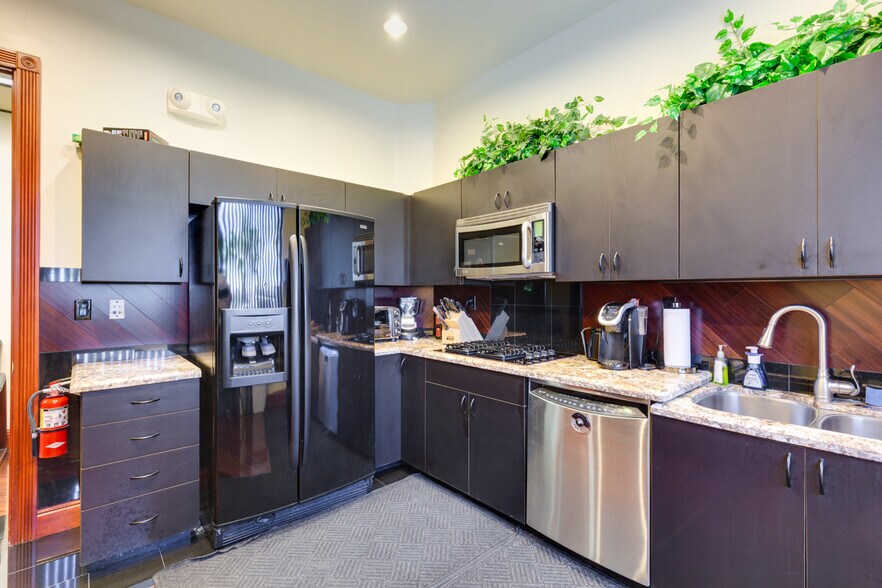 More Photos Of 7272 El Capitan Way, Las Vegas General Retail For Sale