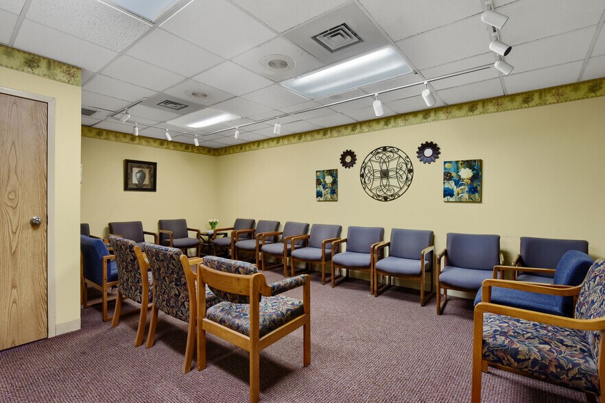 More Photos Of 425 N Highland Ave, Sherman Medical For Sale