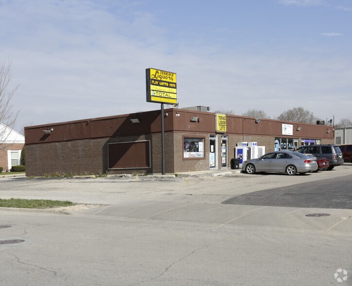Primary Photo Of 22-28 Phelps Ave, Romeoville General Retail For Lease