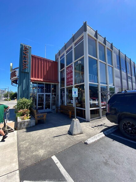 More Photos Of 2811-2839 NW Market St, Seattle Self Storage For Lease