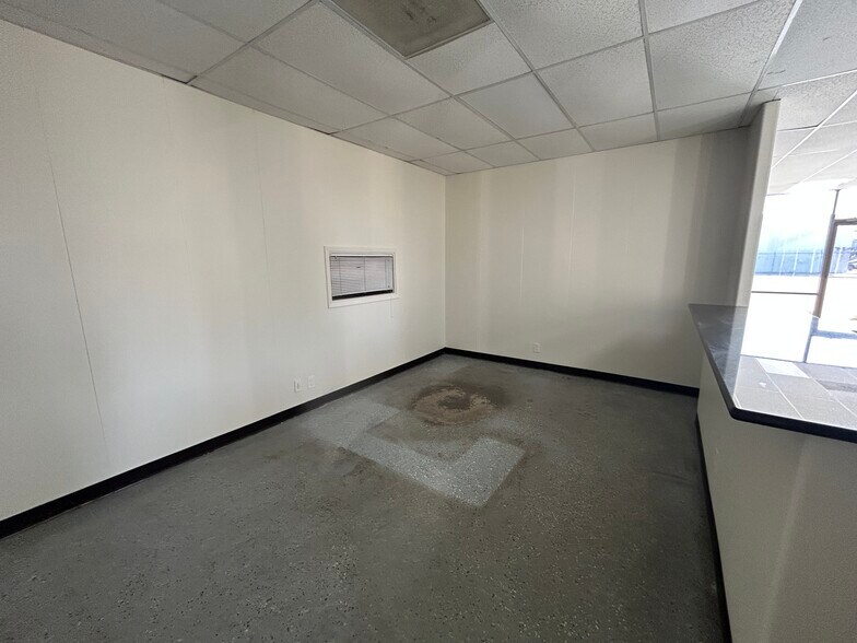 More Photos Of 1818 Sherwood Forest St, Houston Warehouse For Lease