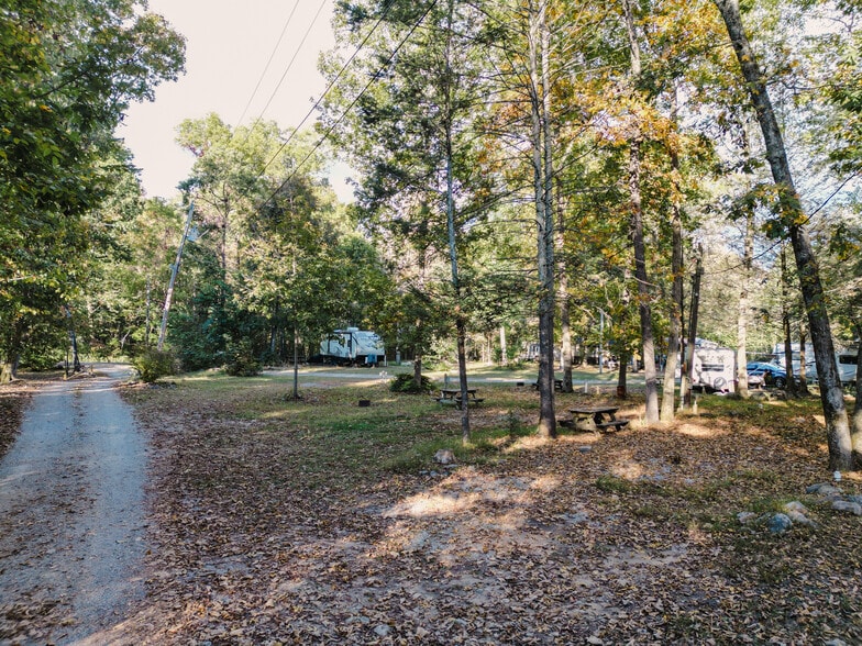 More Photos Of 78 Pebble Mountain Cir, Chuckey Trailer Camper Park For Sale