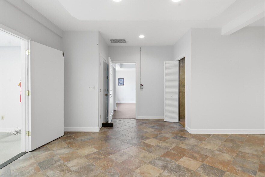 More Photos Of 623 Pleasant St, Lake Helen Flex For Lease