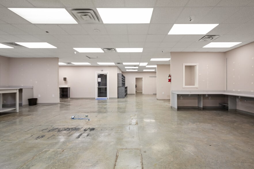More Photos Of 106 Abigayles Row, Scott Warehouse For Sale