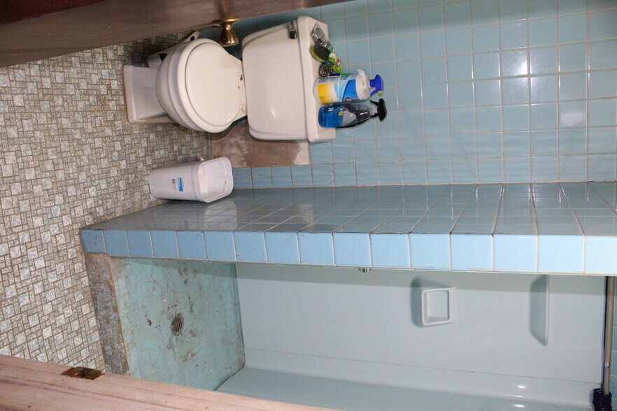 More Photos Of 5112 Umbria St, Philadelphia Light Manufacturing For Lease