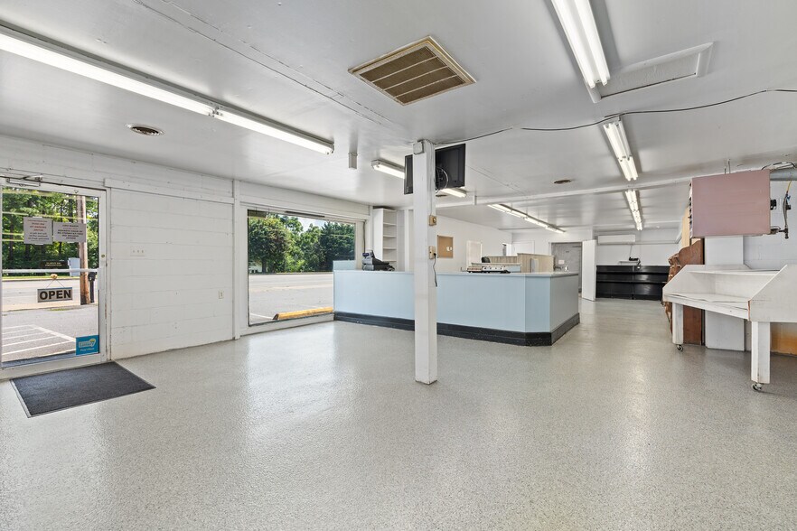 More Photos Of 8275 Carolina Blvd, Clyde General Retail For Sale