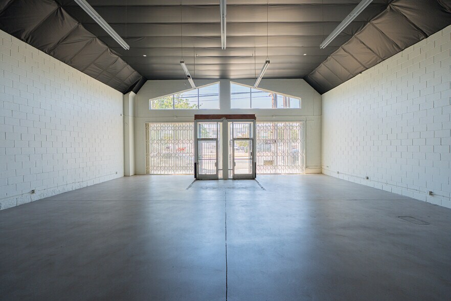 More Photos Of 4136 Eagle Rock Blvd, Los Angeles Storefront For Sale